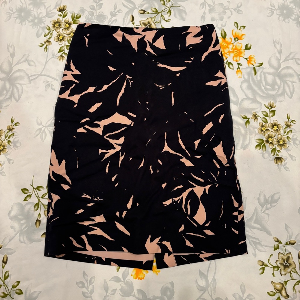 Ann Taylor Size 0P Pink/Black Patterned Skirt